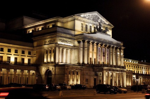 写真、上山さんが所属するワルシャワ国立歌劇場の外観