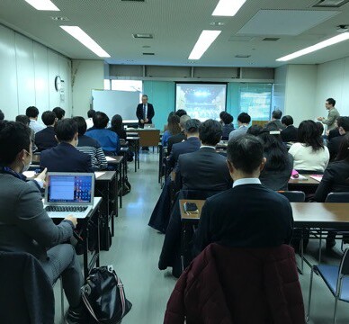 みんなの尼崎大学開学記念講座「知と汗と涙の近大流コミュニケーション戦略」報告