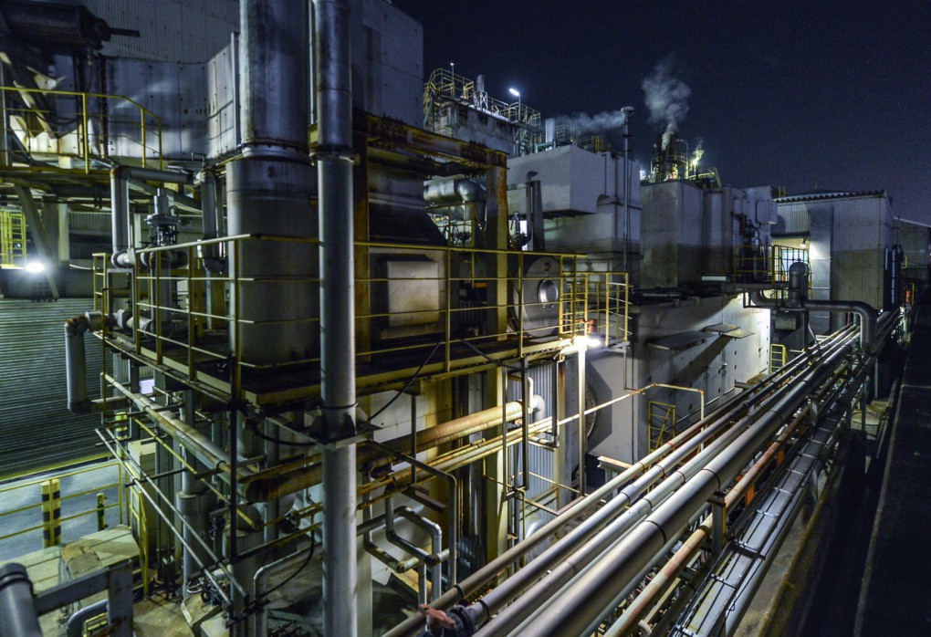 写真、小林さんが撮影した尼崎の工場夜景