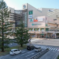 写真、JR尼崎駅付近のまちなみ