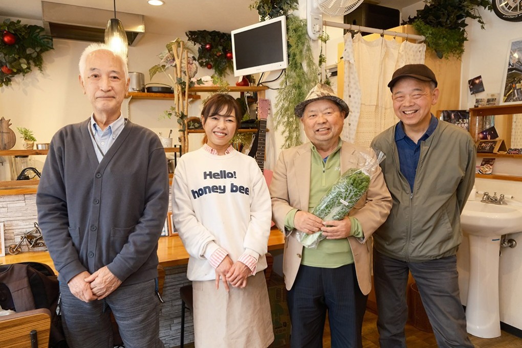 写真、大庄元気むらの実行委員の皆さんと仲尾さん