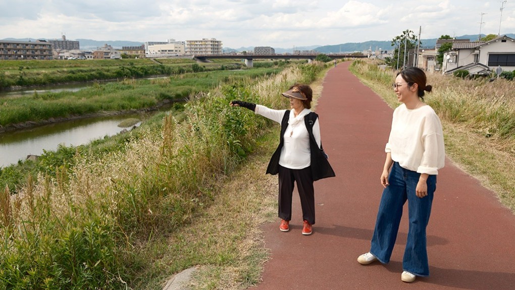 写真、藻川の遊歩道