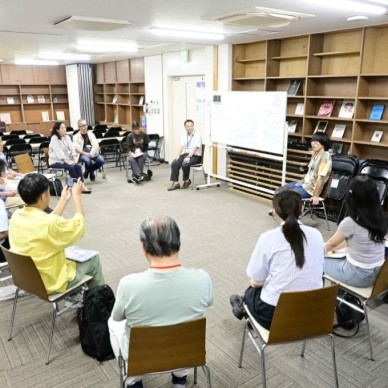 恋愛、推し活、祈り、見返り？ 哲学談話で語る「純愛」。
