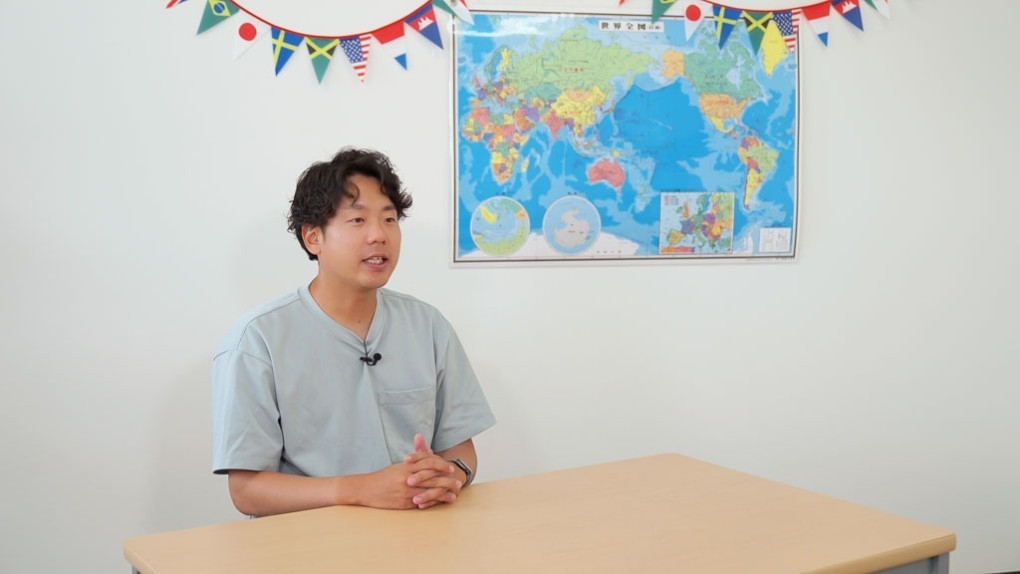 写真、尼崎市の担当者のインタビュー