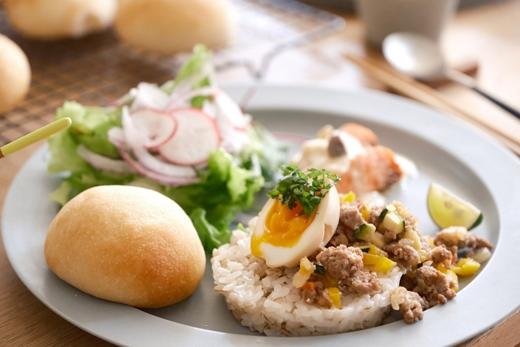 写真、完成したランチプレート