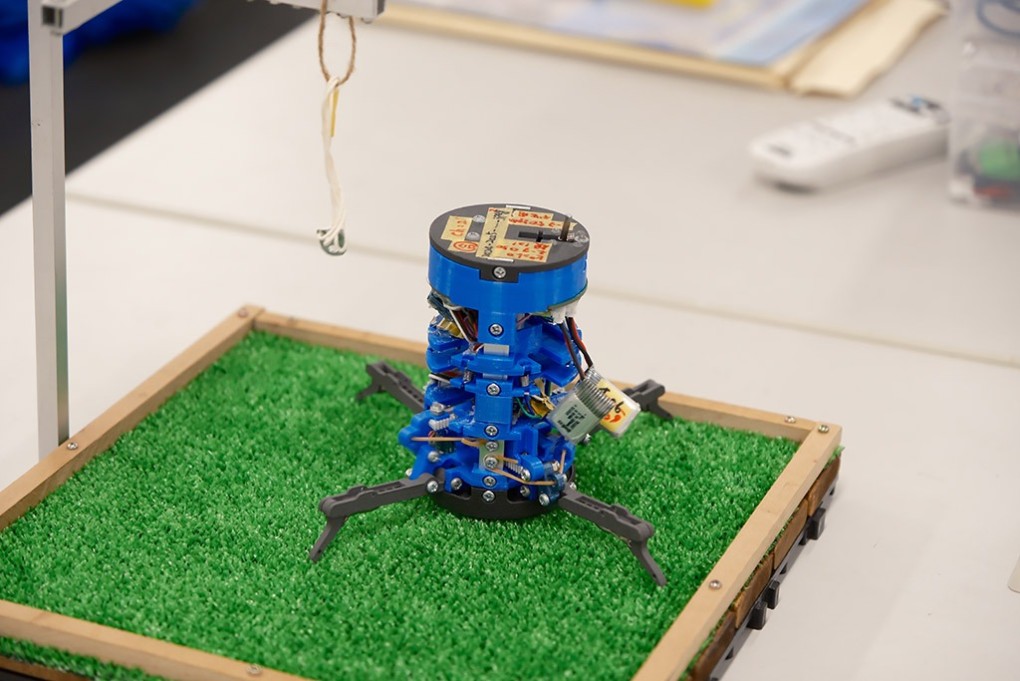 写真、同校の缶サット