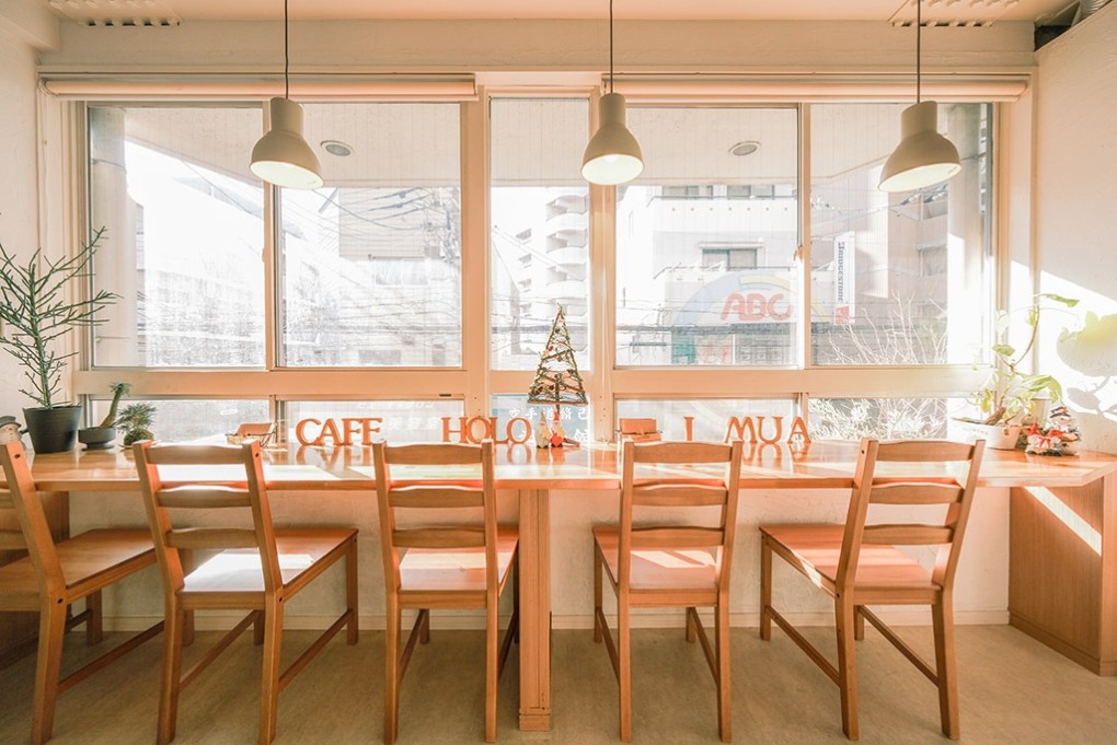 写真、店内のカウンター席の様子