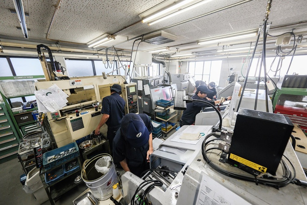 写真、ゼロ精工の社内の様子