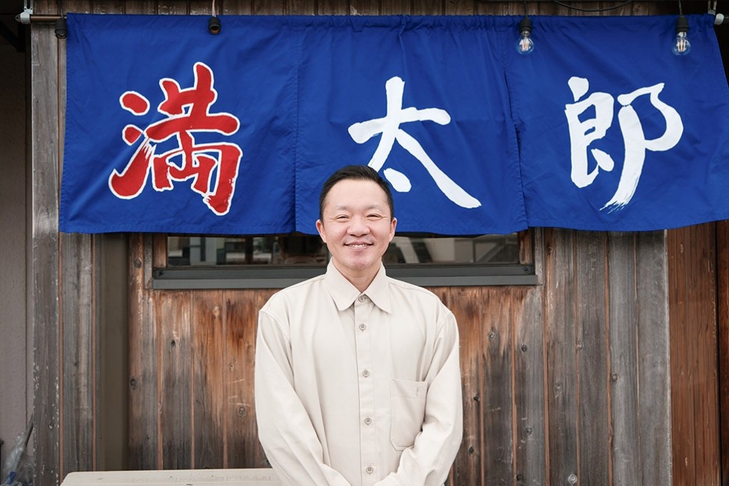 写真、餃子酒場満太郎代表の辻孝太郎さん