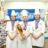 写真、メンバーの3人