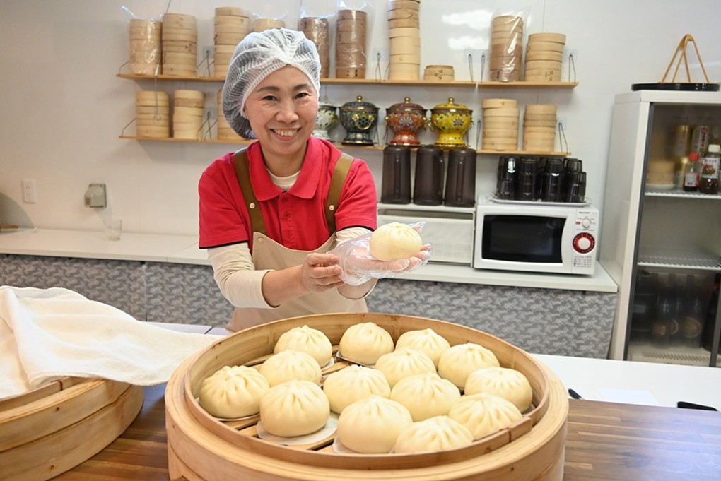 写真、中国出身のリーさん