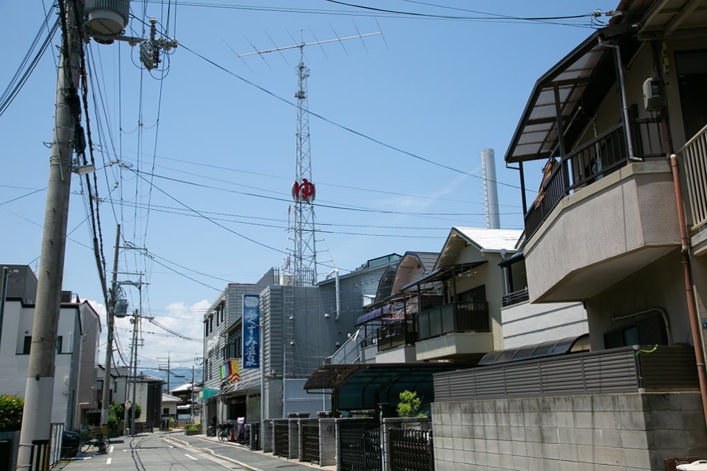写真、立花駅から歩いてすぐのところにある「ふくずみ温泉」の建物