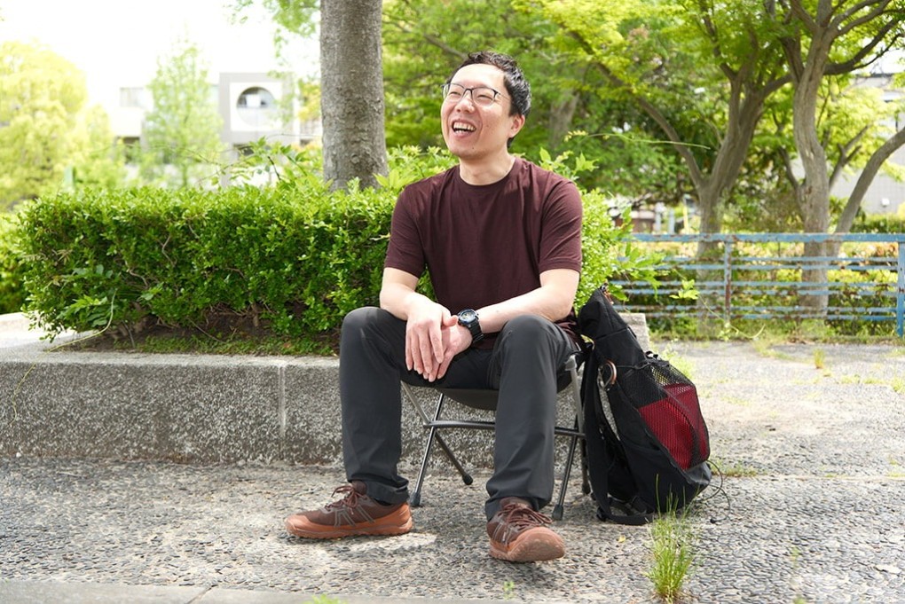 写真、近所の公園撮影　折り畳みの椅子があればどこでもアウトドアになる